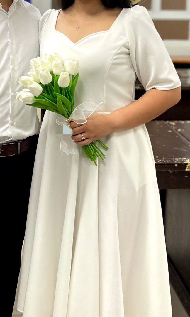 White artificial tulip bouquet (Category: Flowers & Bouquets) located in Mandaluyong City. Submitted by thriftythirty (Listing ID 1433038812, Image 1). Description: Can be used as a hand-held bouquet or for a memorial chair Also for sale: White dress, white fabric runner (for memorial chair) #wedding #prenup.