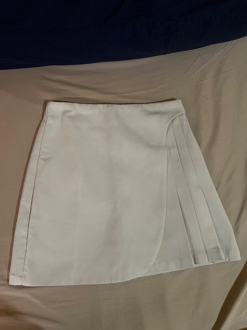 Cream Pleated Mini Skirt (S27) (Category: Skirts) located in Manila. Submitted by fiafernandez00 (Listing ID 1433096361, Image 1). Description: - Cream mini skirt - Pleated side design - Back zipper closure - Minimalist style - Smooth, woven fabric - Solid cream color - Versatile for various outfits.