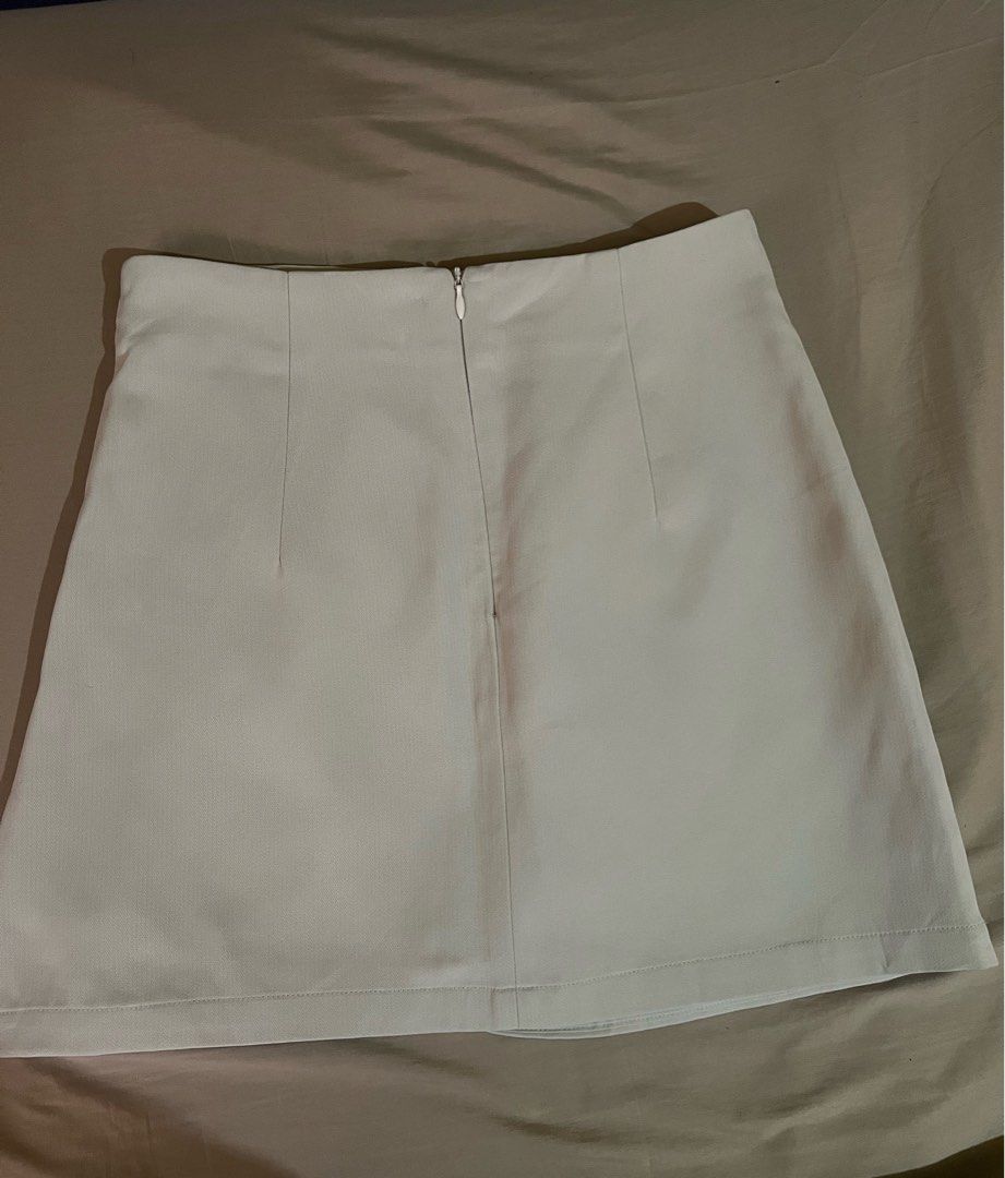Cream Pleated Mini Skirt (S27) (Category: Skirts) located in Manila. Submitted by fiafernandez00 (Listing ID 1433096361, Image 2). Description: - Cream mini skirt - Pleated side design - Back zipper closure - Minimalist style - Smooth, woven fabric - Solid cream color - Versatile for various outfits.
