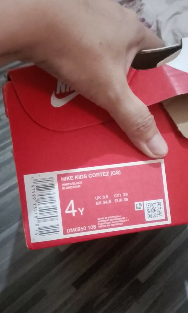 Nike Kidz Cortez White Shoes (Category: Sneakers) located in Quezon City. Submitted by iamghen21 (Listing ID 1433001423, Image 3). Description: size 36. with box po. Bought 3,8k sa Sm Grand. Used twice only..