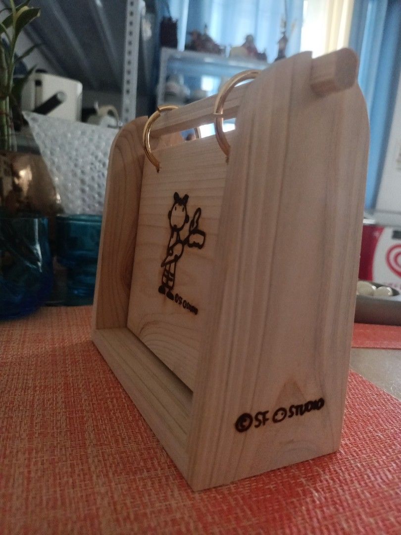 Wooden flip calendar,note or photo (Category: Frames & Pictures) located in Cavite. Submitted by hammy18 (Listing ID 1433077434, Image 2). Description: fixedprice.