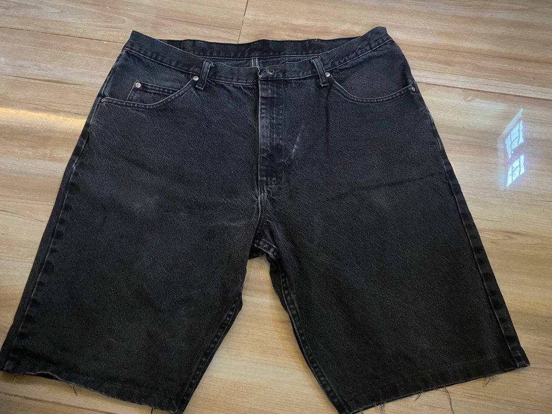 Wrangler Jorts (Category: Shorts) located in Rizal. Submitted by declutterwithbongcha (Listing ID 1433002159, Image 1). Description: Black Denim Wrangler Jorts - Button closure - Features Wrangler patch - Relaxed fit Waist - 38 Length - 23.5 MOP: GCASH MOD : JNT, SF shouldered by the buyer.