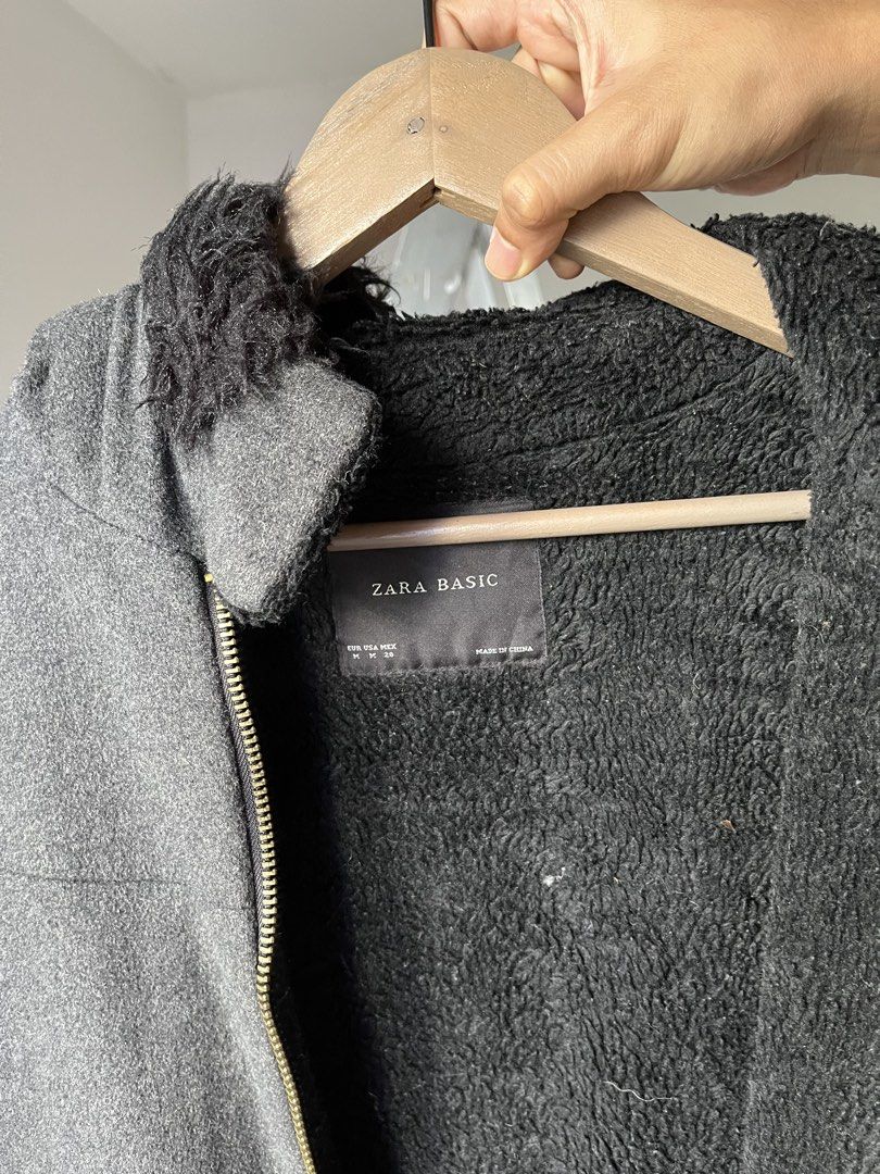 Zara Basic Fur Winter Jacket (Category: Coats, Jackets and Outerwear) located in Shah Alam. Submitted by infamousf (Listing ID 1433178101, Image 2). Description: Great condition Suitable for winter vacation .
