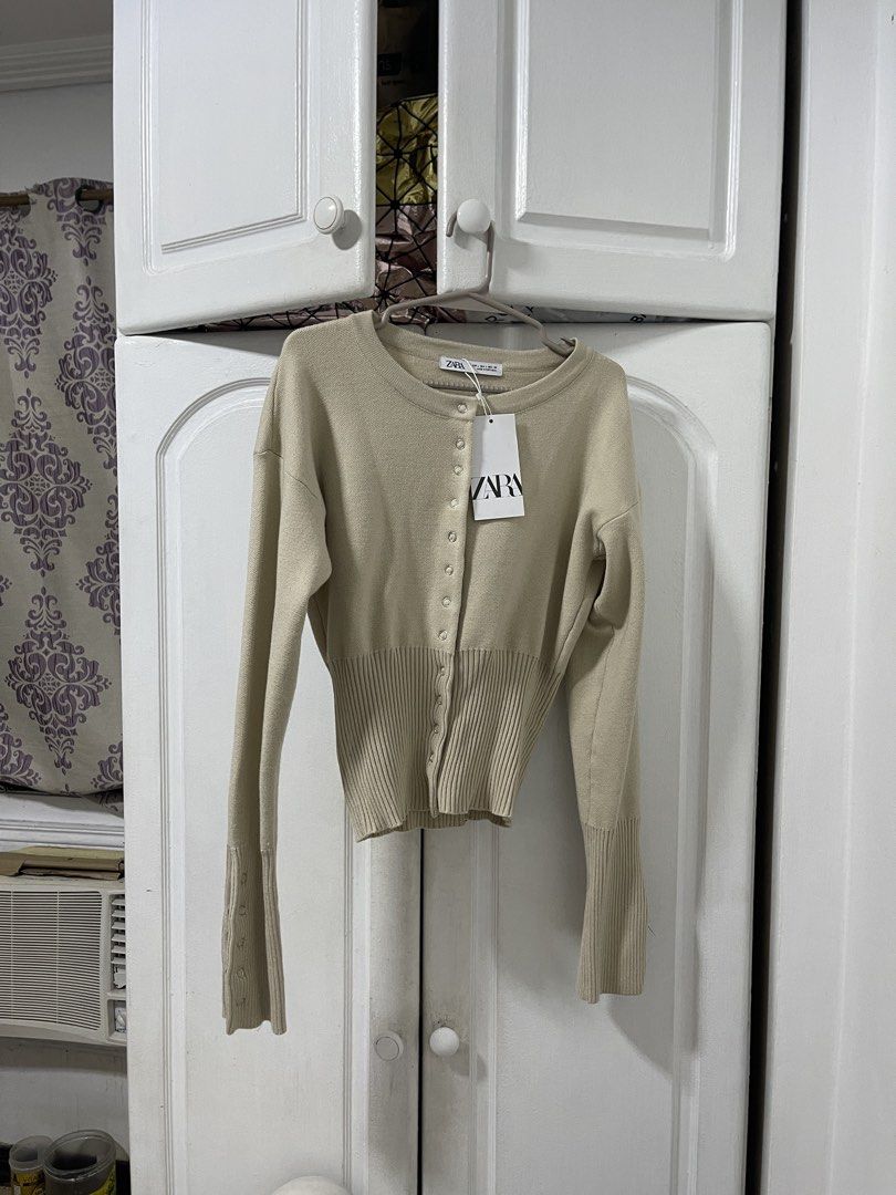ZARA Beige Cardigan - Size L (Category: Coats, Jackets and Outerwear) located in San Juan City. Submitted by cocodeclutter771 (Listing ID 1433129425, Image 1). Description: - Zara beige cardigan - Size: L - Features: - Button-down front - Long sleeves with button cuffs - Ribbed hem - Condition: New with tag.