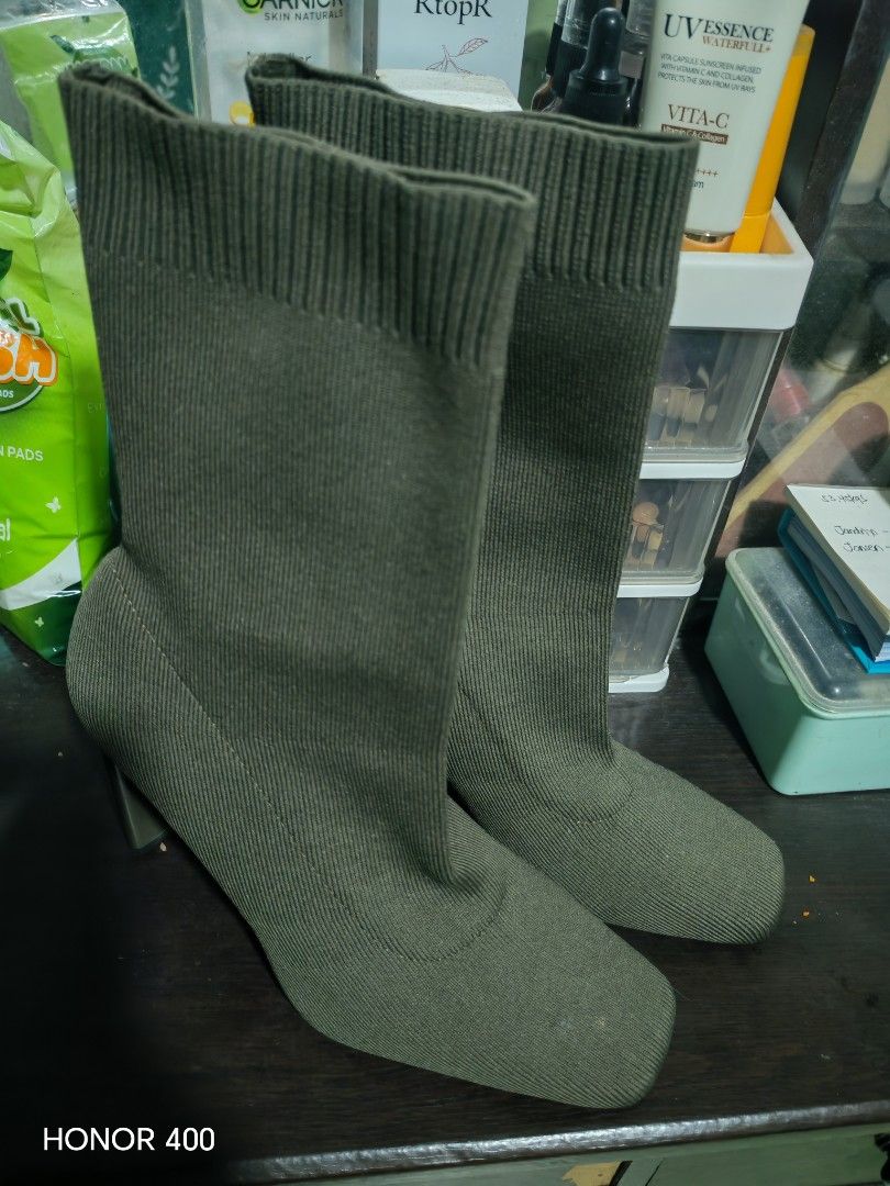 Zara Boots in Army Green (Category: Boots) located in Quezon City. Submitted by iamghen21 (Listing ID 1433001183, Image 1). Description: Used only sa photoshoot. Ganda nito actual. Sturdy ung heels nya. Last price posted..
