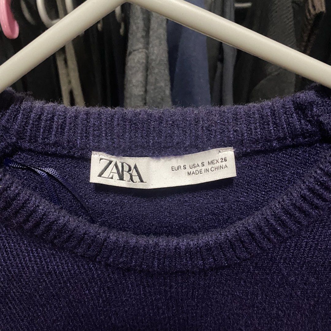 Zara Short Sleeve Sweater (Category: Blouses) located in Paranaque City. Submitted by ceerca (Listing ID 1433084777, Image 2). Description: - Zara short sleeve sweater - Deep navy blue color - Crew neck - Size S - Made in China - Versatile style.