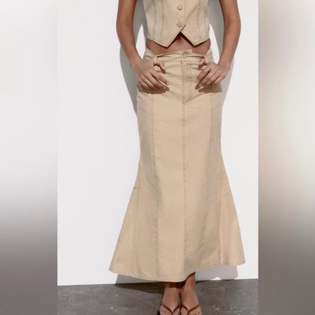 Zara Washed Effect Mermaid skirt (Category: Skirts) located in Batangas. Submitted by buy3get1freerandom (Listing ID 1433166203, Image 3). Description: Product ID: 5427/418/704 Size on tag: XS Waist: 27”-28” via tape measure Length: 37” via tape measure Condition: 9/10 Flaw/s: None ✅ Both side and back pockets 📌 FIRST TO PAY BASIS 📌 Please manage your expectations, as these are preloved items. 📌 No when worn photos Message me to get this item!