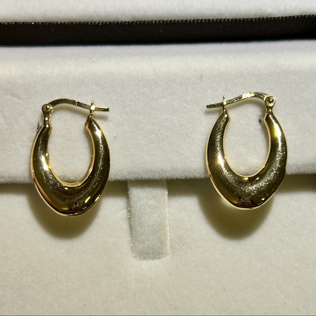 18K Gold Hoop Earrings (Category: Earrings) located in Pasig City. Submitted by fifinds2020 (Listing ID 1429757550, Image 1). Description: Elegant gold hoop earrings. The earrings have a classic oval shape. 18K YG PHP 8,300/g.
