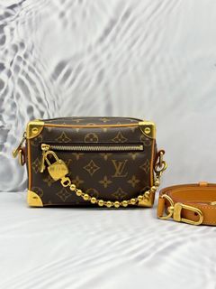 (Category: ) located in . Submitted by redrabbitluxury_singpore (Listing ID 1429776495, Image 1). Description: .