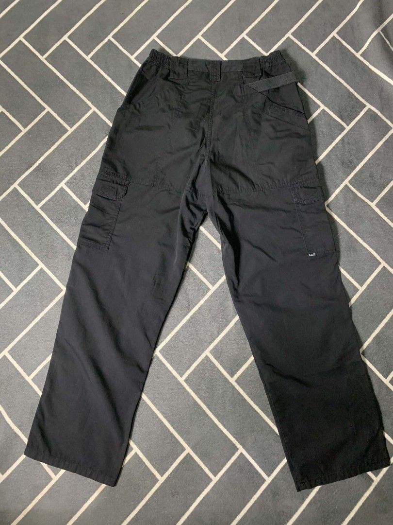 5.11 Tactical Series Cargo Pants (Category: Jeans) located in Polomolok. Submitted by thriftnibords (Listing ID 1429820141, Image 2). Description: 5.11 TACTICAL PANTS ▪️EXCELLENT CONDITION ▪️SIZE 30-32 ▪️LENGTH 40 ▪️HEM 8.5 ▪️COLORATE 9.5/10 ▪️NO ISSUE Black cargo pants from 5.11 Tactical Series. Features multiple pockets and a button closure. The tag indicates a size of W/L, US 30/30, UK 30, and FR 38. Made in Vietnam. The pants appear to be mad