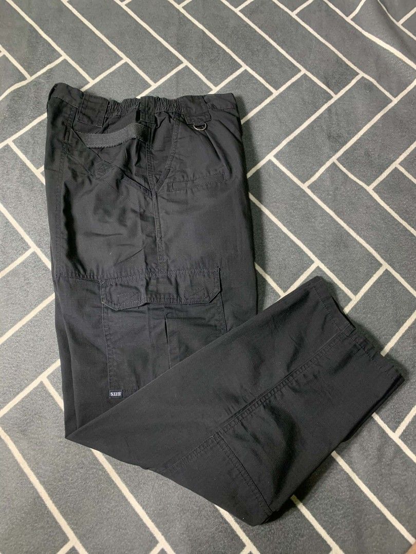 5.11 Tactical Series Cargo Pants (Category: Jeans) located in Polomolok. Submitted by thriftnibords (Listing ID 1429820141, Image 3). Description: 5.11 TACTICAL PANTS ▪️EXCELLENT CONDITION ▪️SIZE 30-32 ▪️LENGTH 40 ▪️HEM 8.5 ▪️COLORATE 9.5/10 ▪️NO ISSUE Black cargo pants from 5.11 Tactical Series. Features multiple pockets and a button closure. The tag indicates a size of W/L, US 30/30, UK 30, and FR 38. Made in Vietnam. The pants appear to be mad