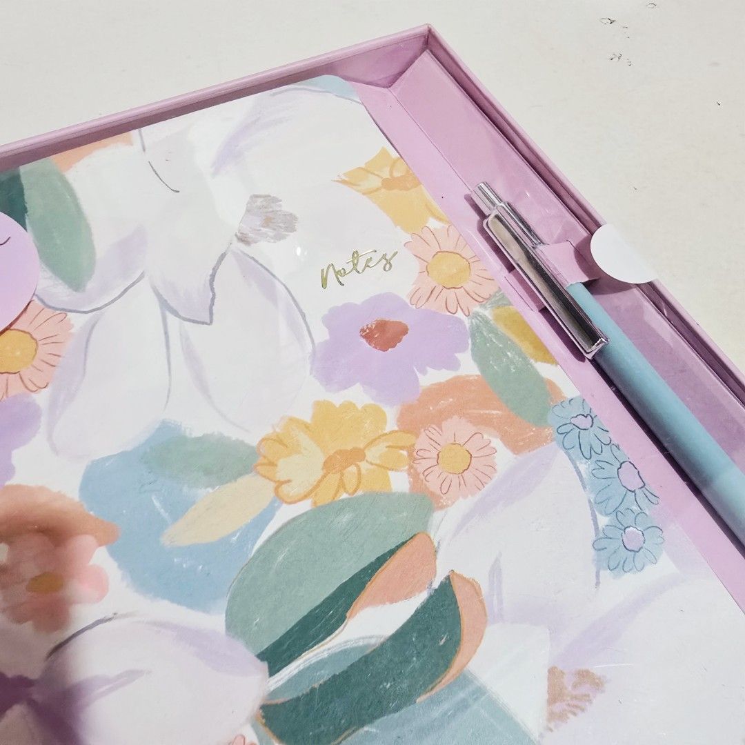 Anko Floral A5 Notebook and Pen Set (Category: Stationery & School Supplies) located in Marikina City. Submitted by lovedbyallia (Listing ID 1429764526, Image 2). Description: - Bought at Australia Anko - Lined Paper.