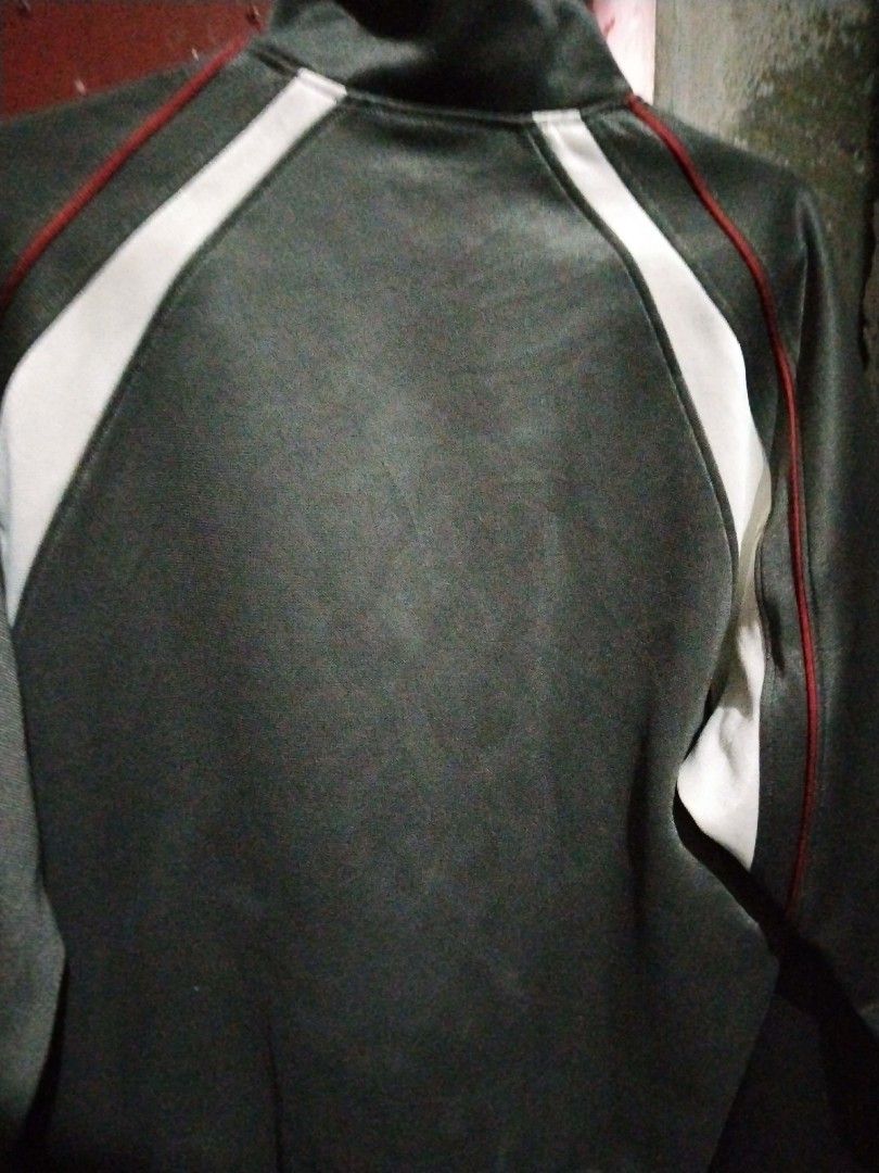 Asics Zip-Up Jacket (Category: Coats, Jackets and Outerwear) located in Agdangan. Submitted by facy38 (Listing ID 1429704132, Image 3). Description: Asics Quarter Zip Pre loved Rfs: Need Funds Small to Medium Fittings .