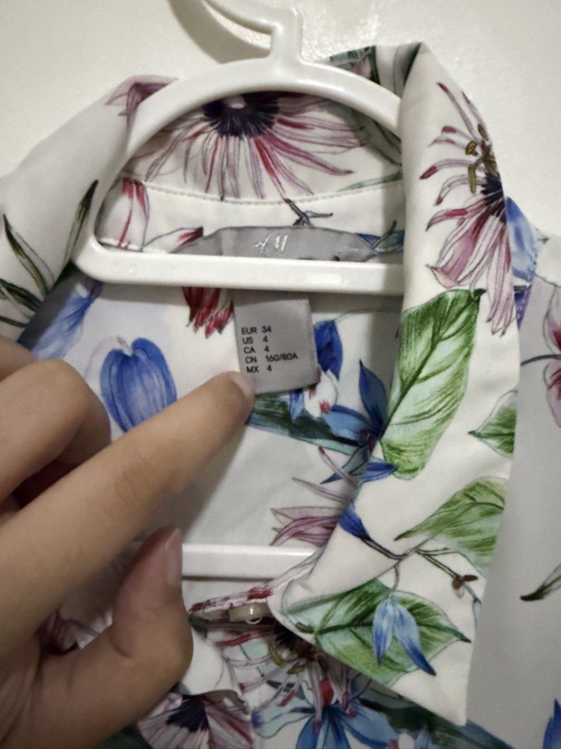 AUTHENTIC H&M SILK LONGSLEEVE POLO (Category: Longsleeves) located in Manila. Submitted by onlyccabello (Listing ID 1429822401, Image 2). Description: 💯 authentic bought in h&m physical store good condition washed W - 15in L - 21.5in rfs need funds pm for inquiries.