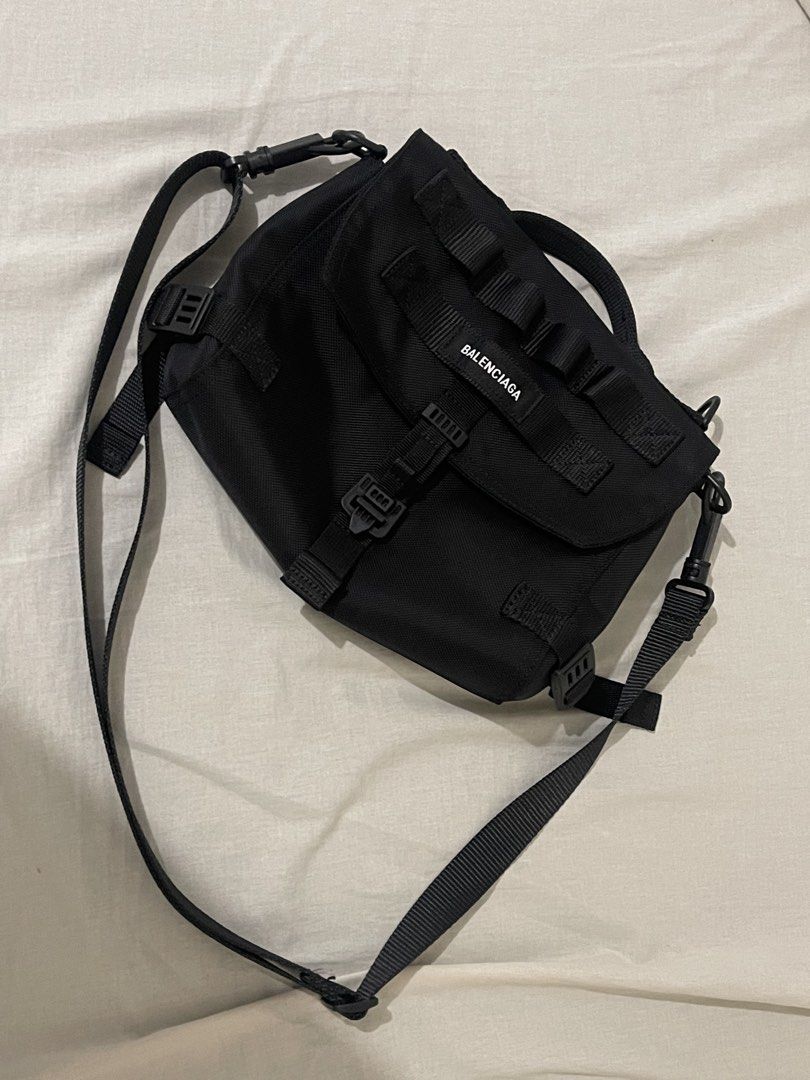 Balenciaga Black Messenger Bag (Category: Luxury Bags & Wallets) located in Quezon City. Submitted by preppy15 (Listing ID 1429803089, Image 1). Description: Still in good condition Looks new No hidden issues With dustbag Dimension : L8,8 x H7,2 x W3,5 inches.