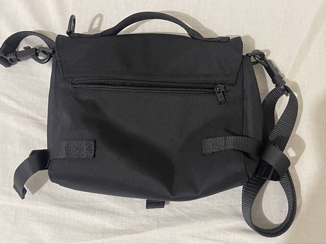 Balenciaga Black Messenger Bag (Category: Luxury Bags & Wallets) located in Quezon City. Submitted by preppy15 (Listing ID 1429803089, Image 2). Description: Still in good condition Looks new No hidden issues With dustbag Dimension : L8,8 x H7,2 x W3,5 inches.