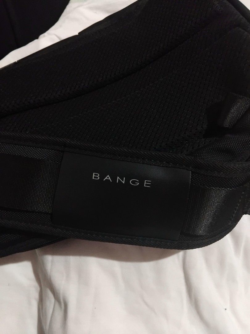 Bange 7566 Saddle Bag Men (Category: Luxury Bags & Wallets) located in Munoz. Submitted by ca_kutitap (Listing ID 1429796082, Image 3). Description: Second hand, almost new. Used few times.