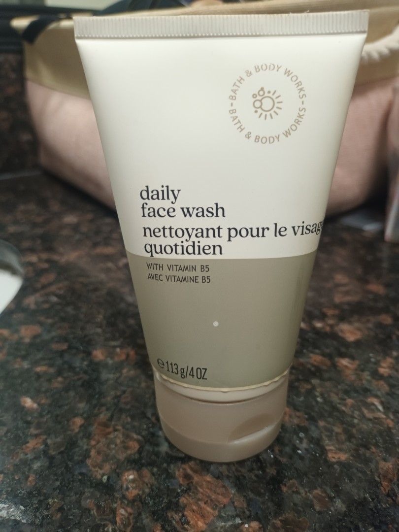 Bath & Body Works Daily Face Wash (Category: Bath) located in Mandaluyong City. Submitted by xoxo44 (Listing ID 1429837037, Image 1). Description: used only once, package from US..