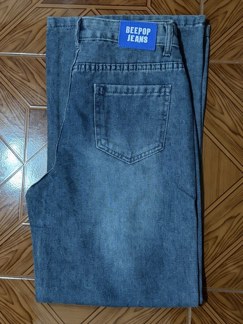 Beepop Light Acid Baggy Jeans (Category: Jeans) located in Pasig City. Submitted by retiredcaptcha (Listing ID 1429781455, Image 1). Description: Size: 26 No flaws/issues Used once .