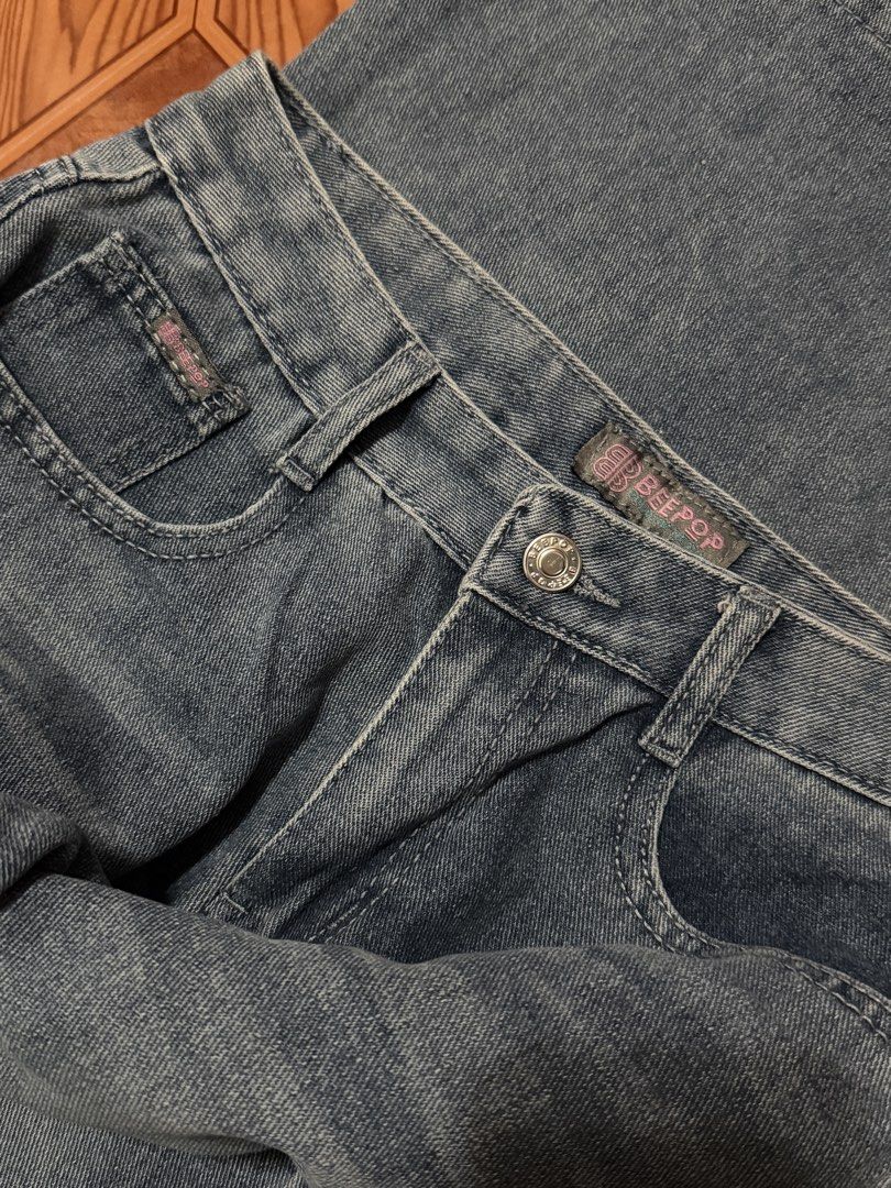 Beepop Light Acid Baggy Jeans (Category: Jeans) located in Pasig City. Submitted by retiredcaptcha (Listing ID 1429781455, Image 2). Description: Size: 26 No flaws/issues Used once .