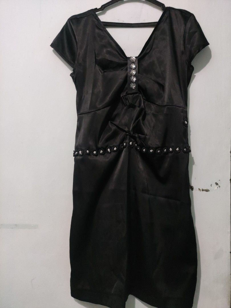 Black Dress with Embellishments (Category: Dresses) located in Cavite. Submitted by aries818 (Listing ID 1429702856, Image 2). Description: Elegant black dress featuring a V-neckline with gold-colored embellishments. The dress has short sleeves and a flattering silhouette.The back side has a halter neck with jewel details and a bow. It also has embellishments along the waistline. Perfect for special occasions or a night out..