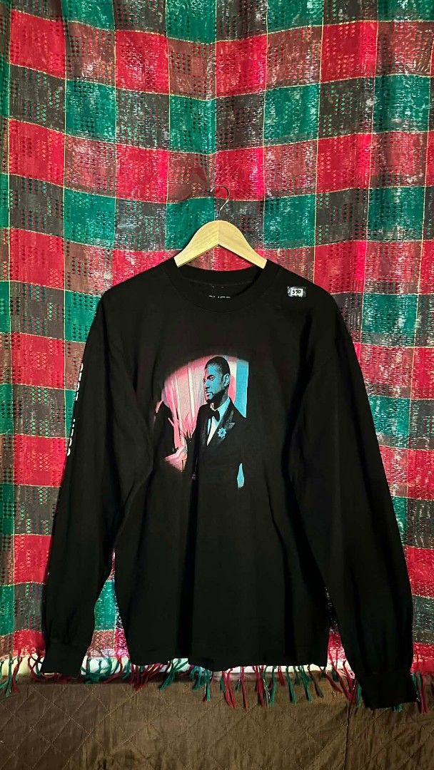 Black Graphic Long Sleeve Shirt (Category: Longsleeves) located in General Santos City (Dadiangas). Submitted by bright.alexis (Listing ID 1429735645, Image 1). Description: Black long sleeve shirt with a graphic print on the front. The graphic features a man in a suit. The shirt has a crew neck and long sleeves. The shirt is hanging on a wooden hanger..