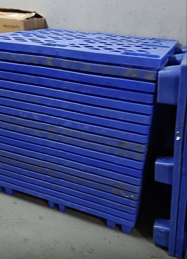 Blue Plastic Pallets - Stackable and Durable444054570282536961