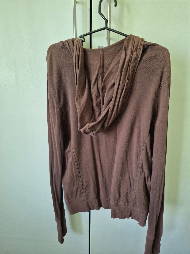 Brown Jacket (Category: Coats, Jackets and Outerwear) located in Valenzuela. Submitted by pappx (Listing ID 1429766038, Image 2). Description: .