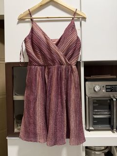 (Category: ) located in . Submitted by never.wearing (Listing ID 1429745220, Image 1). Description: .