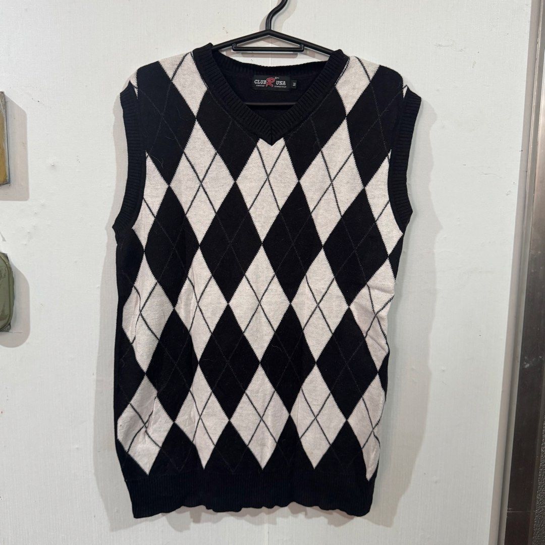 Club USA Argyle Vest (Category: Others Tops) located in Makati City. Submitted by vbaude (Listing ID 1429742420, Image 1). Description: KNITTED VEST 🚚 Delivery: • Shipping via: Grabexpress / Lalamove (shipping fee shouldered by buyer) • Location: Metro Manila 💳 Payment: • GCash or Maribank 📍Notes: • Color may vary due to lighting • Please manage expectations for preloved items • No cancellations once reserved Thank you! .