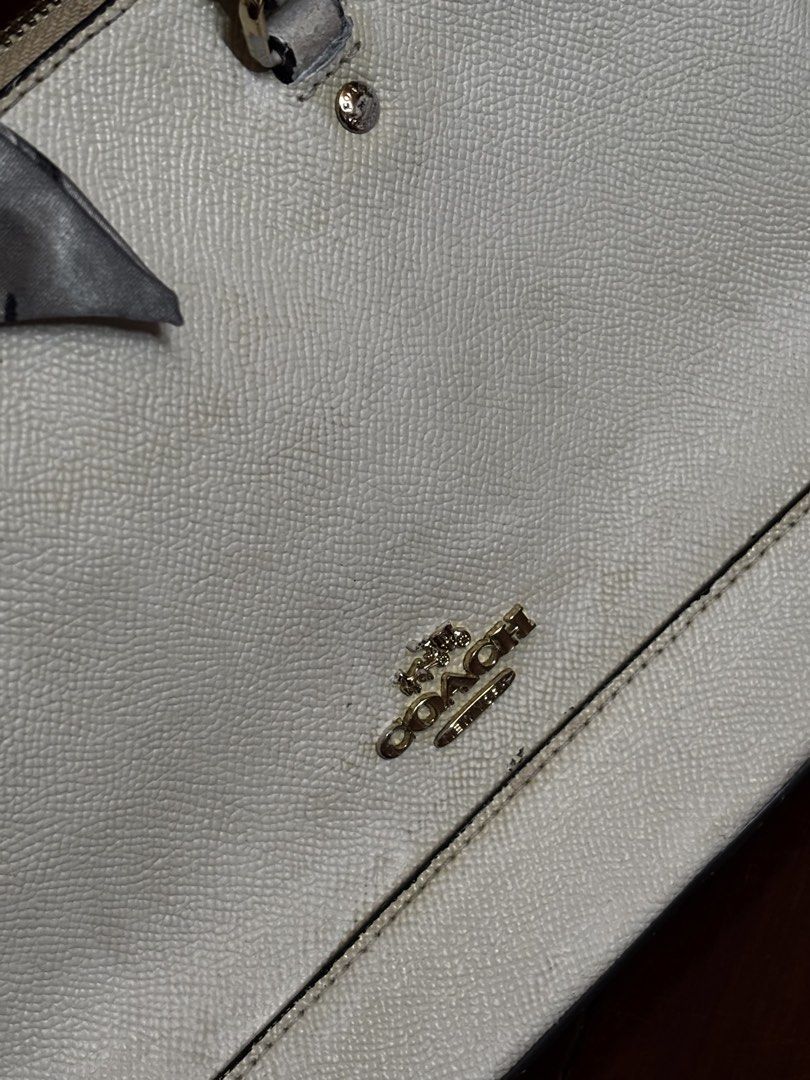Coach Dome Satchel Handbag (Category: Luxury Bags & Wallets) located in San Pascual. Submitted by s3resale (Listing ID 1429745653, Image 2). Description: Authentic coach alma Repaint Kayo napo mgpaayos Bakbak handle kaya may twilley Bawal s maselan Considered as Project Bag.
