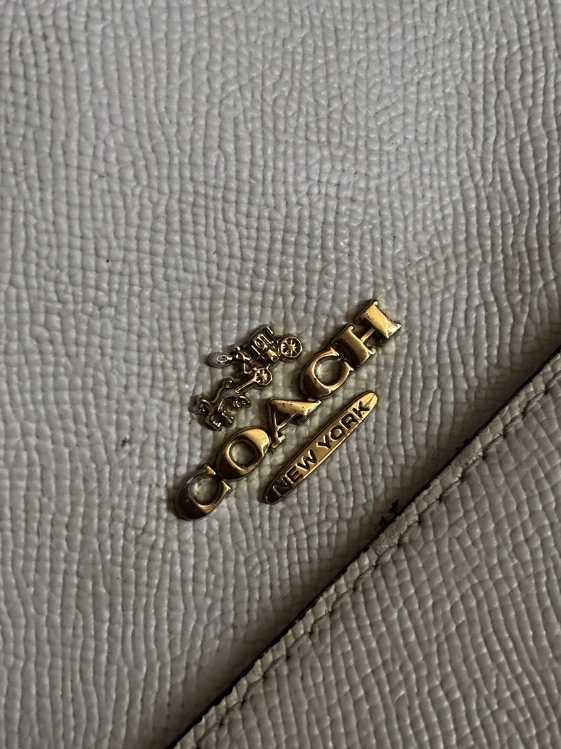 Coach Dome Satchel Handbag (Category: Luxury Bags & Wallets) located in San Pascual. Submitted by s3resale (Listing ID 1429745653, Image 3). Description: Authentic coach alma Repaint Kayo napo mgpaayos Bakbak handle kaya may twilley Bawal s maselan Considered as Project Bag.