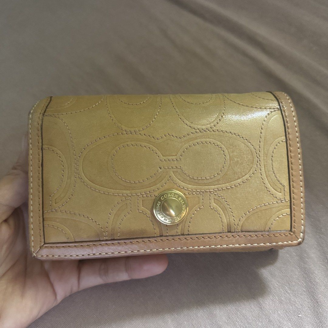 Coach Signature Stitch Leather Wallet (Category: Luxury Bags & Wallets) located in Cordova. Submitted by thedecluterrer (Listing ID 1429700867, Image 1). Description: .