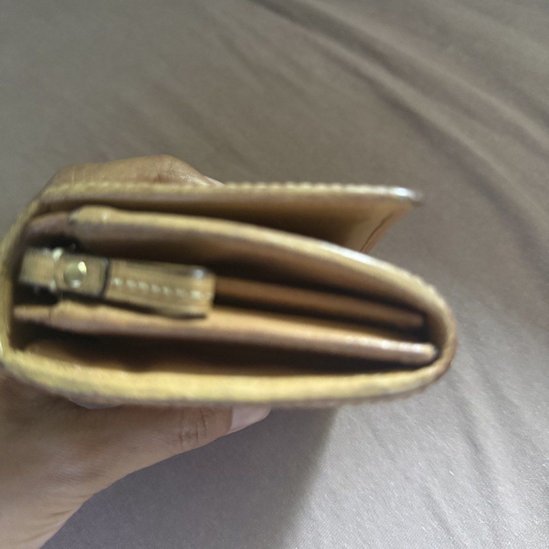 Coach Signature Stitch Leather Wallet (Category: Luxury Bags & Wallets) located in Cordova. Submitted by thedecluterrer (Listing ID 1429700867, Image 3). Description: .