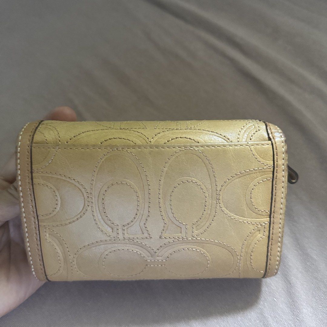 Coach Signature Stitch Leather Wallet (Category: Luxury Bags & Wallets) located in Cordova. Submitted by thedecluterrer (Listing ID 1429700867, Image 2). Description: .