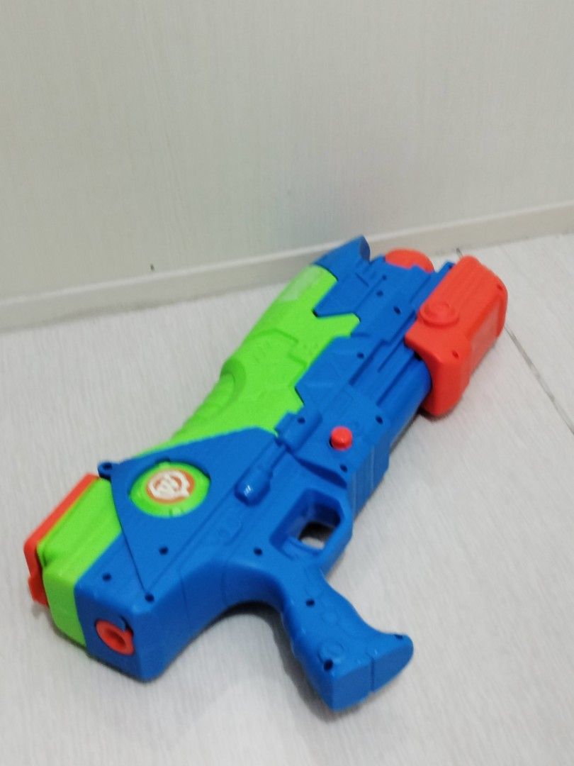 Colorful Water Gun Toy (Category: Kids Toys) located in Las Pinas. Submitted by closet.hack (Listing ID 1429769964, Image 2). Description: Works perfectly. Has a reverse shooting mechanism..