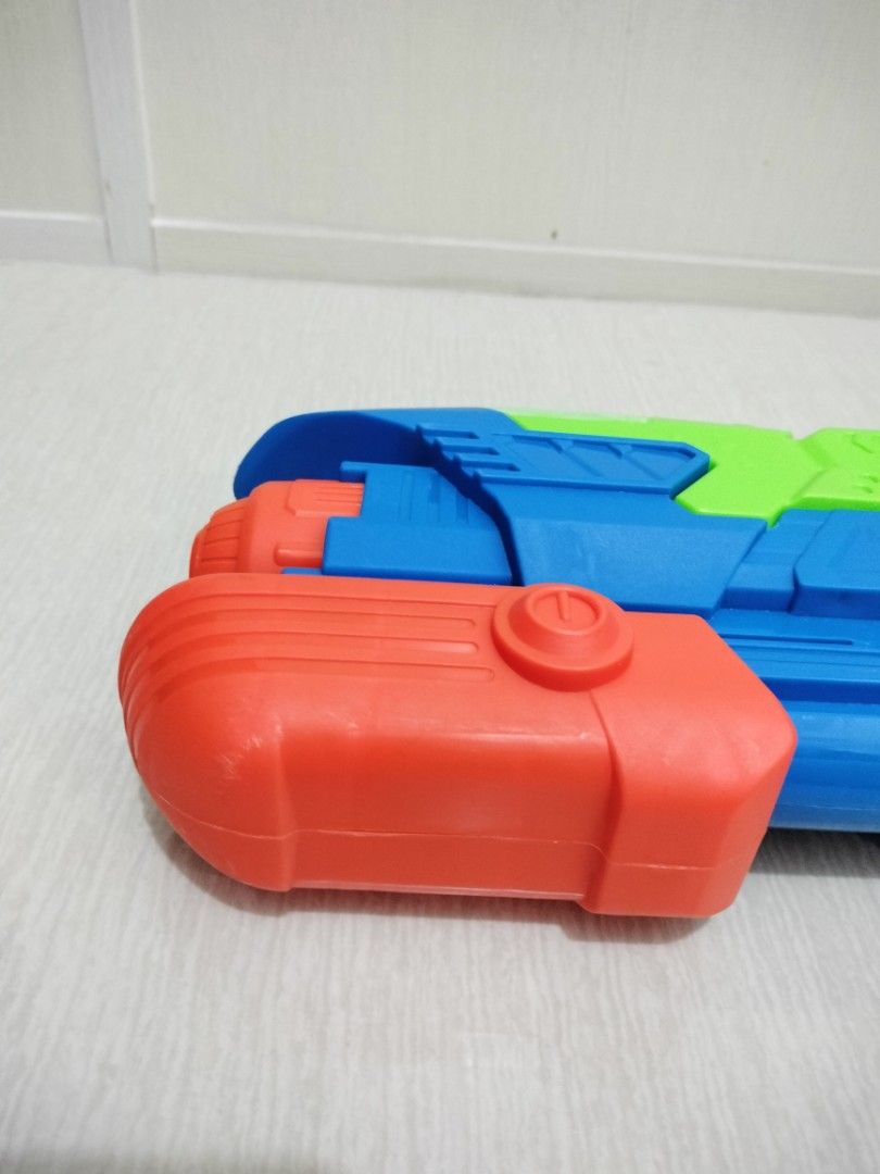 Colorful Water Gun Toy (Category: Kids Toys) located in Las Pinas. Submitted by closet.hack (Listing ID 1429769964, Image 3). Description: Works perfectly. Has a reverse shooting mechanism..