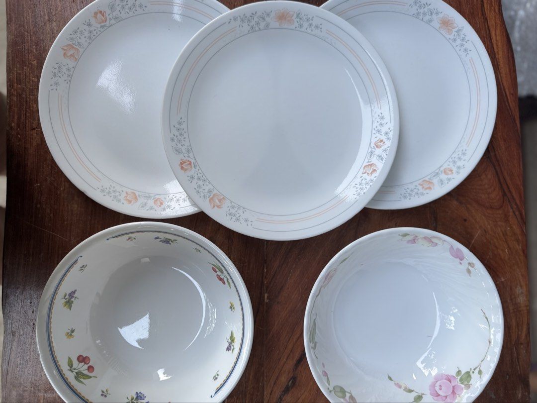 Corelle Dinnerware Set (Category: Dinnerware & Cutlery) located in Makati City. Submitted by ehloysah (Listing ID 1429791731, Image 1). Description: ❌Dinner plates Sold Bowl with bump 150 Bowl 350.