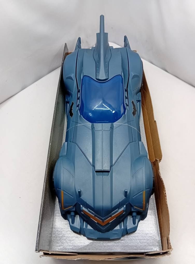 DC Batman Batmobile Spin Master Vehicle (Category: Vehicle & Diecast Models) located in Quezon City. Submitted by ToyzzKoleksyon (Listing ID 1429693747, Image 2). Description: Authentic/Branded. -Price: 800 -Condition: AS IS. New In Box. OLD STOCK. -Issue: DAMAGE BOX. -What you see is what you get. -Please check photos for issues. -Pm me for questions. -Location: Quezon City b#78.