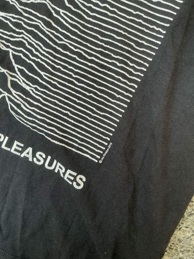 Divided Joy Division Unknown Pleasures T-shirt (Category: Tshirts & Polo Shirts ) located in Abucay. Submitted by piercethethrift (Listing ID 1429716217, Image 2). Description: Joy Division H&M Tee Size: L Width: 22.5 Length: 29.5 PM for more pics/details..
