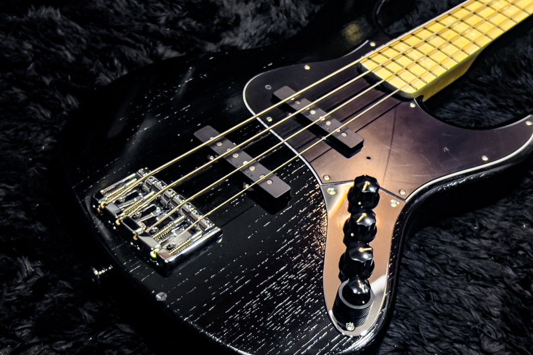 Edwards ESP E-AMAZE-AS-4/M Bass Guitar (Category: Musical Instruments) located in Manila. Submitted by jasoncammayo (Listing ID 1429712600, Image 1). Description: For sale only, still in the box Body & Construction Body Material: Swamp Ash Finish: black Open Pore Construction: Bolt-on Color: Black Neck & Fingerboard Neck Material: Hard Maple Neck Contour: Thin U Scale Length: 34" Fingerboard Material: Hard Maple with White Binding Nut Type: Bone 