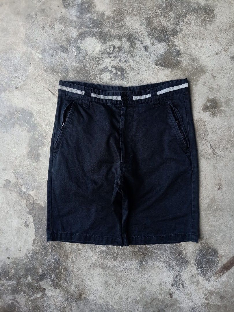 Finger Croxx Shorts - Black (Category: Shorts) located in Mexico. Submitted by thereal.stuff (Listing ID 1429775968, Image 1). Description: Finger Croxx Shorts - Black Size: 32 Lenght: 21 Leg opening: 10 Color rate: 9/10 Issue(s): See last pic.