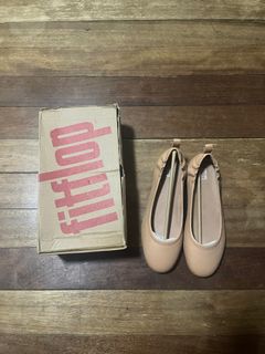 (Category: ) located in . Submitted by carmiscloset (Listing ID 1429761805, Image 1). Description: .