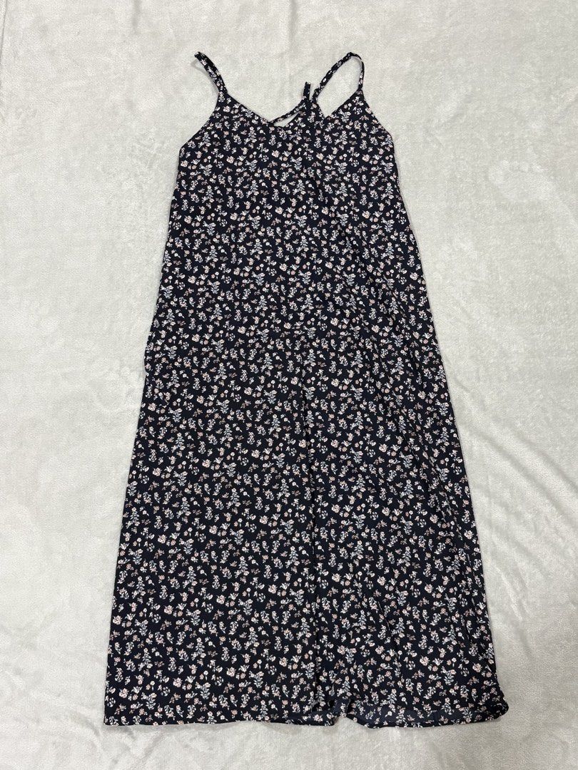 Floral Maxi Dress (Category: Dresses) located in Bacoor. Submitted by tashlav (Listing ID 1429829872, Image 1). Description: Free Size M-L used once.
