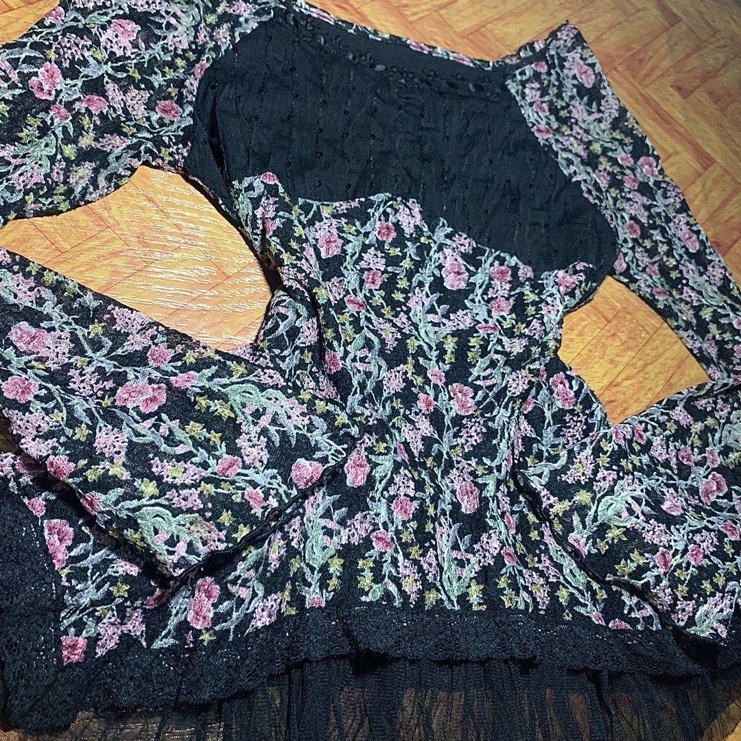 Floral Print Long Sleeve Blouse (Category: Blouses) located in Cebu City. Submitted by selamethrift (Listing ID 1429676672, Image 2). Description: Blouse features a beautiful floral print with long sleeves. It has a black lace detail on the neckline and hem. The blouse has a unique design with a combination of floral fabric and black fabric on the front. It has a tulle hemline for added style..
