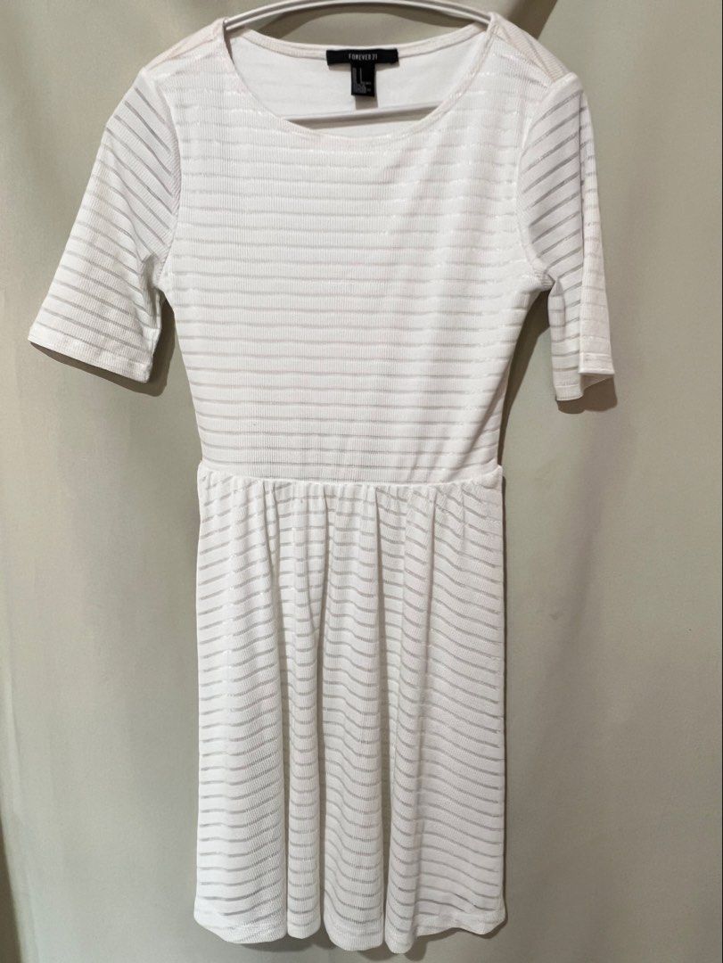 Forever 21 White Striped Dress (Category: Dresses) located in Quezon City. Submitted by dxbmd (Listing ID 1429773033, Image 1). Description: From F21 Dubai Good as new ✨.