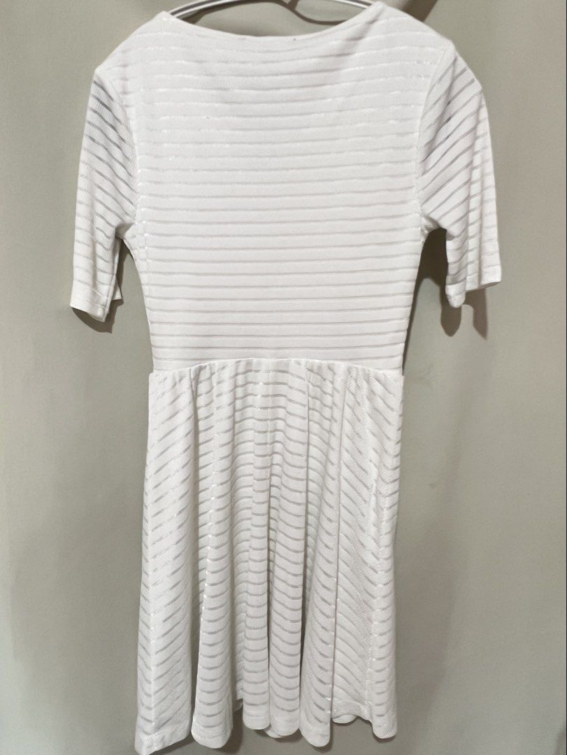 Forever 21 White Striped Dress (Category: Dresses) located in Quezon City. Submitted by dxbmd (Listing ID 1429773033, Image 3). Description: From F21 Dubai Good as new ✨.