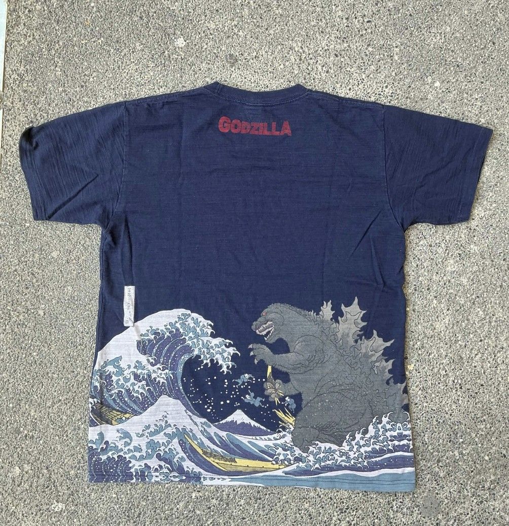 Godzilla Graphic T-Shirt XL (Category: Tshirts & Polo Shirts ) located in Abucay. Submitted by piercethethrift (Listing ID 1429715614, Image 1). Description: Godzilla Tee Size: L Width: 22 Length: 28 PM for more pics/details..