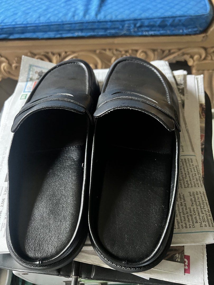 GU MULE Black Leather Loafers (Category: Dress Shoes) located in Abucay. Submitted by selftaught (Listing ID 1429757088, Image 3). Description: .