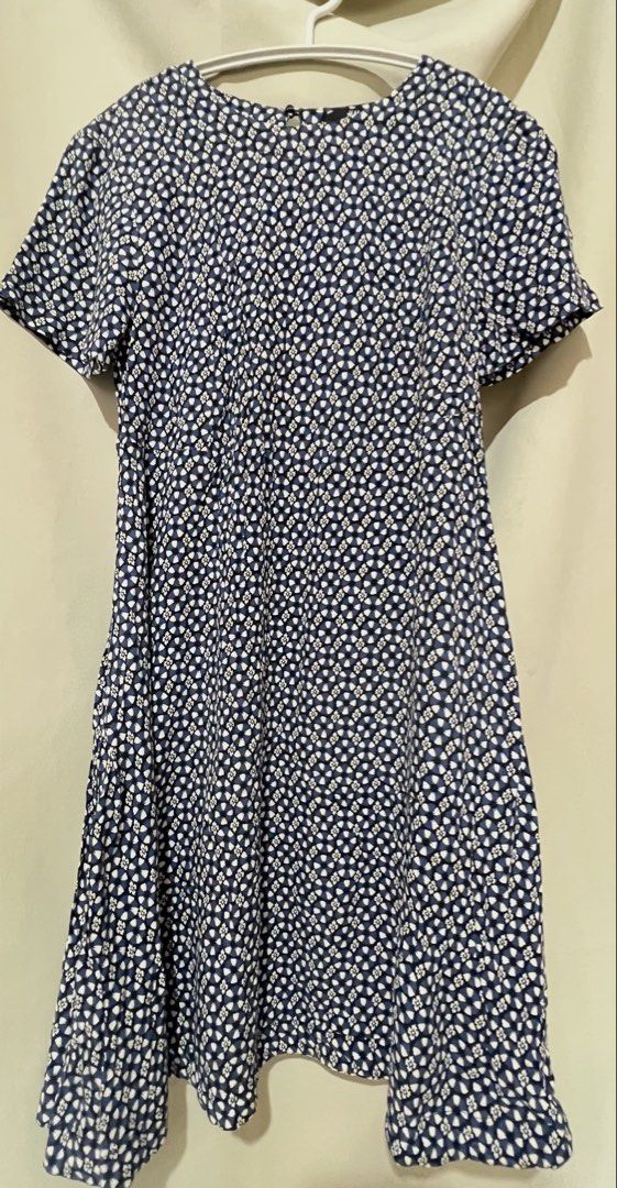 H&M Floral Print Dress (Category: Dresses) located in Quezon City. Submitted by dxbmd (Listing ID 1429777412, Image 1). Description: From H&M Dubai 🇦🇪 Rarely used ✨.